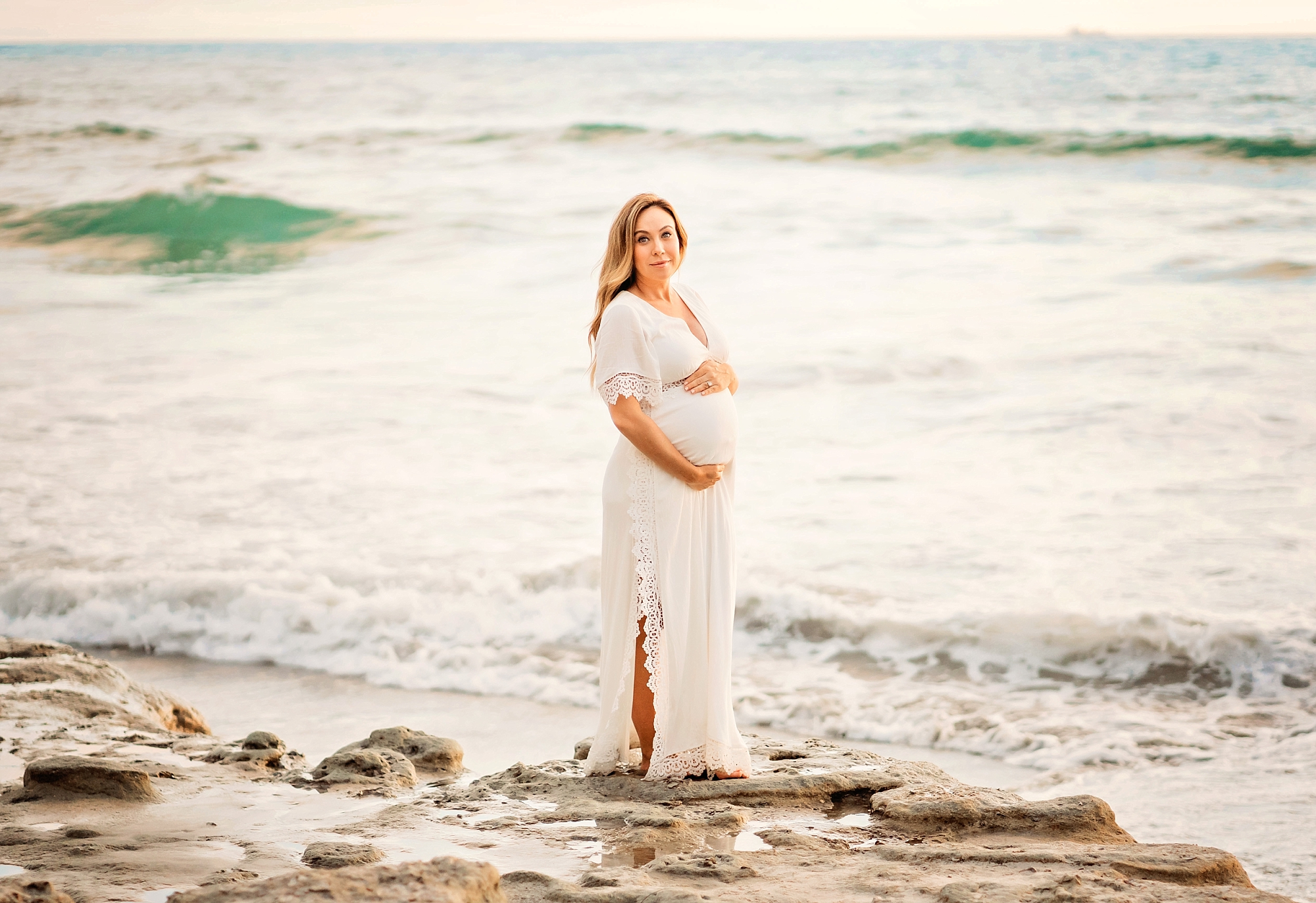 San Diego Ca Beach maternity photos by Tristan Quigley Photography